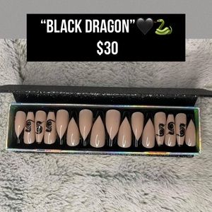 “Black Dragon”🖤
$30/w sparkly magnetic box
#513 #cincinnati #nails